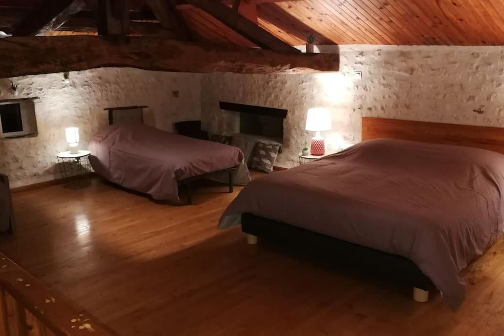 Maison Charentaise A La Campagne Becheresse Екстериор снимка