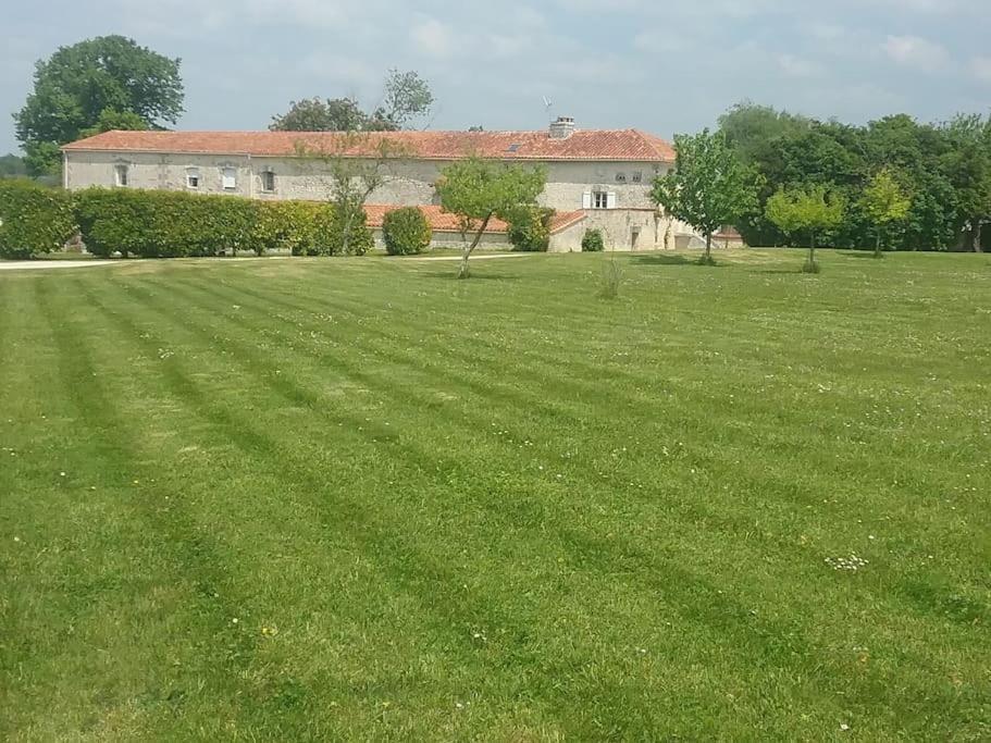 Maison Charentaise A La Campagne Becheresse Екстериор снимка